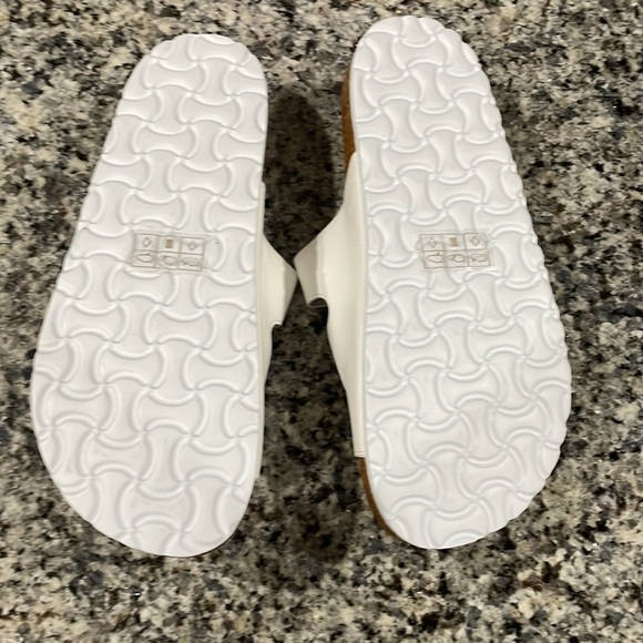 Journee Collection Desta Sandals - Picture 5 of 8